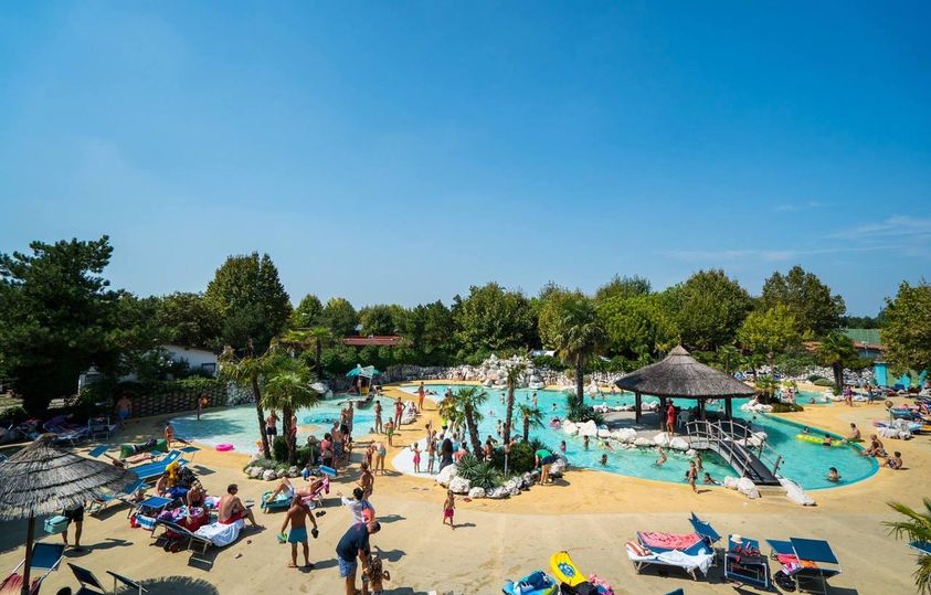 Effetto spiaggia di sabbia con la verniciatura a bordo vasca