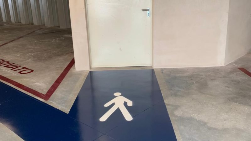 Couleurs vivolor en action! Regardez, quel résultat dans ce parking