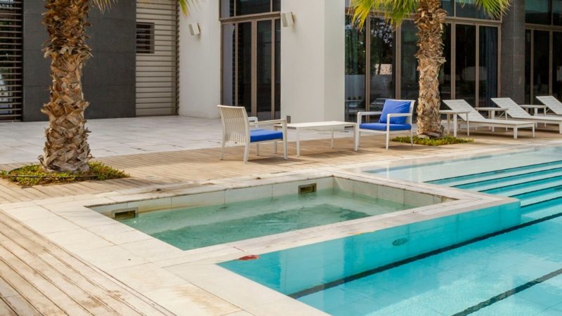 Cloroviv: vernis à ongles avec chlorocaucciù pour les piscines et