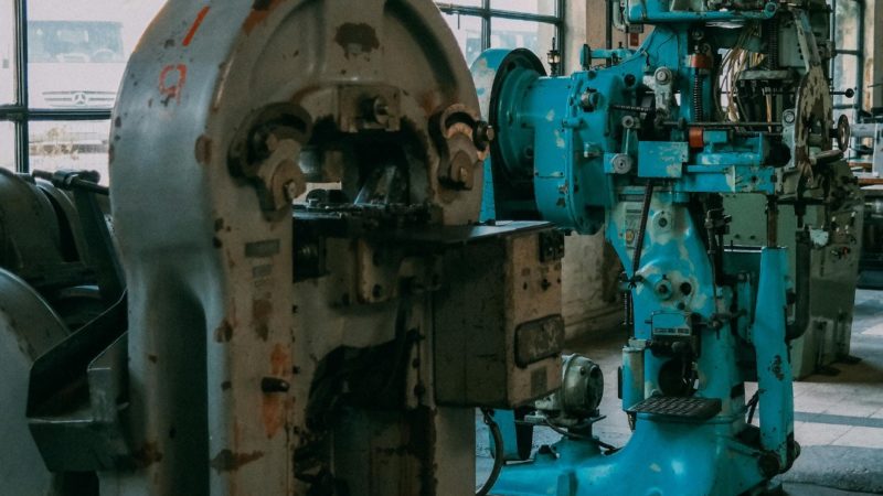 ZINCOFOSF: QUICK DRYING ZINC PHOSPHATE ANTI RUST The anti corrosion primer with zinc